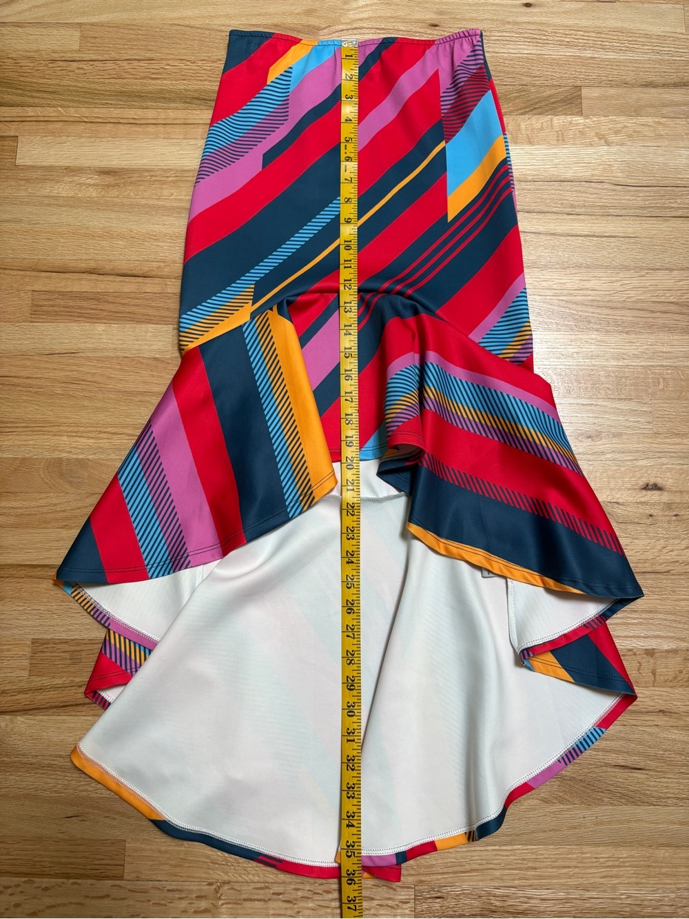 colorful geometric skirt features flowing asymmetrical ruffled hemline- size S - Picture 4 of 6